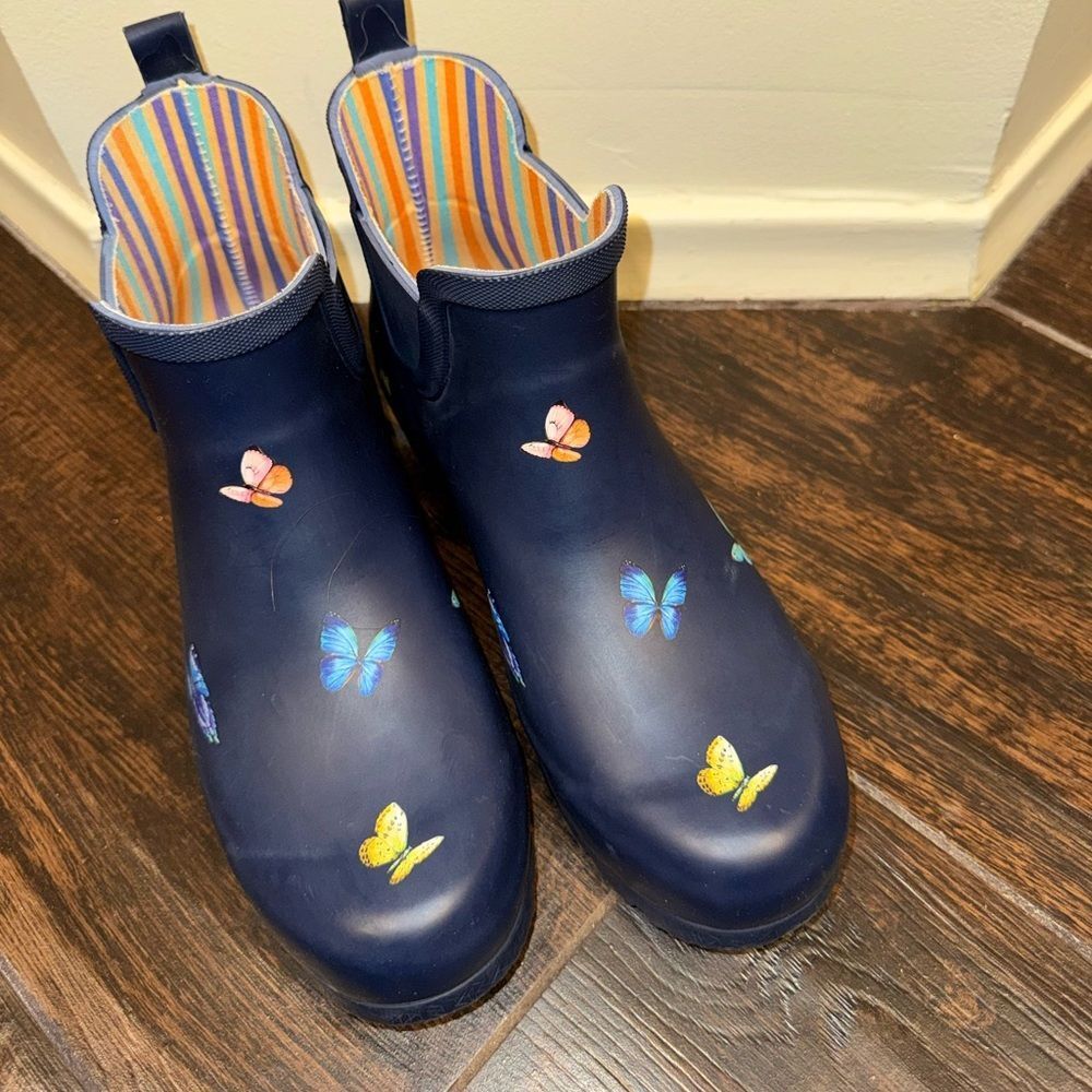Galleria Navy Butterfly Chelsea Ankle Rain Boots Women's Size 10 Waterproof EUC
